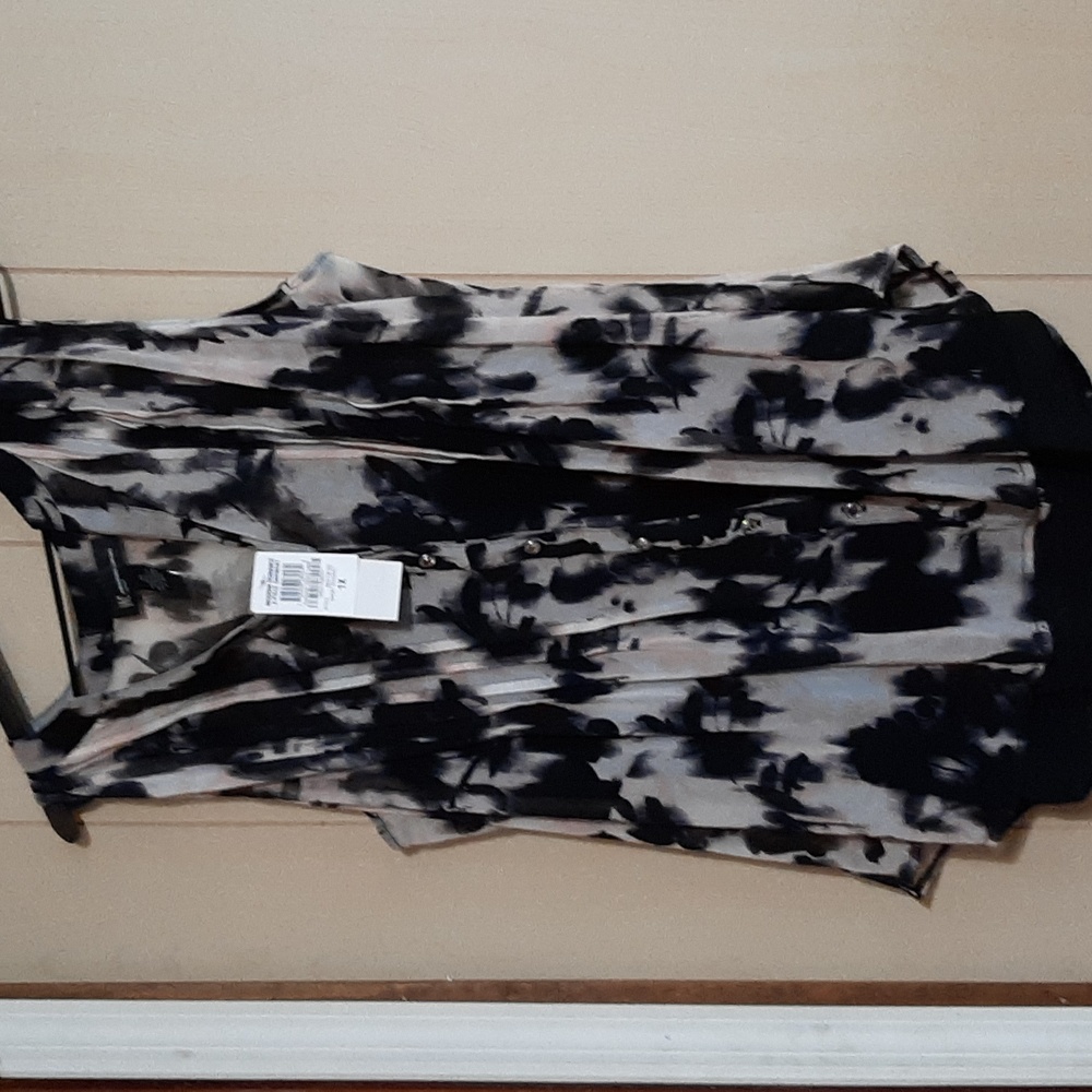 INC 1X Sleeveless button down top
